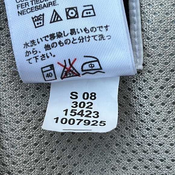 The North Face Button-down Shirt with zippered side pocket - Picture 16 of 16